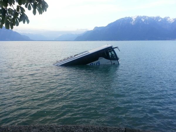 Ônibus no Lago Léman Crédito: AFP, Keystone