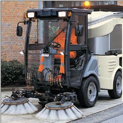 Tratorzinho de limpeza