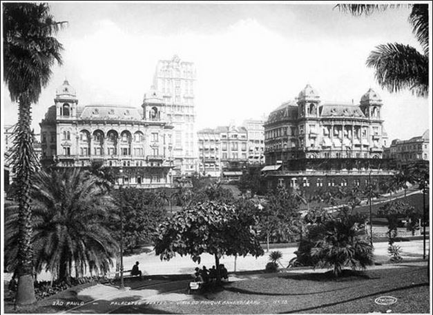 Os dois soberbos Palacetes Prates, em São Paulo (ambos já substituídos por insossas torres de vidro) Foto de Theodor Preising (1883-1962), fotógrafo alemão