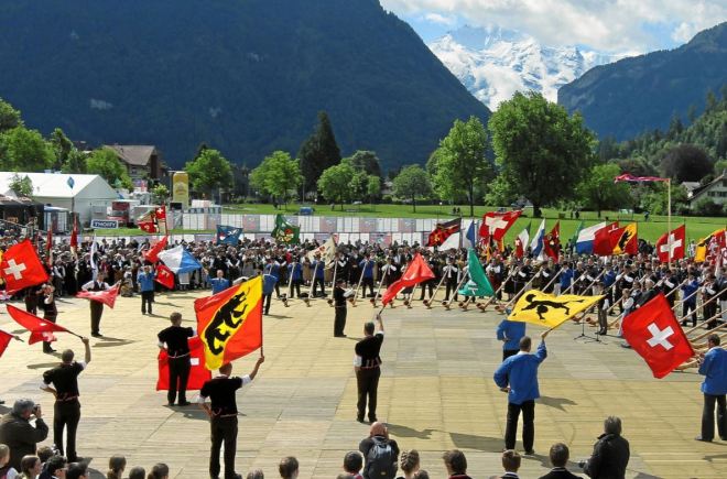 Festa de lançamento de bandeiras clique para ampliar